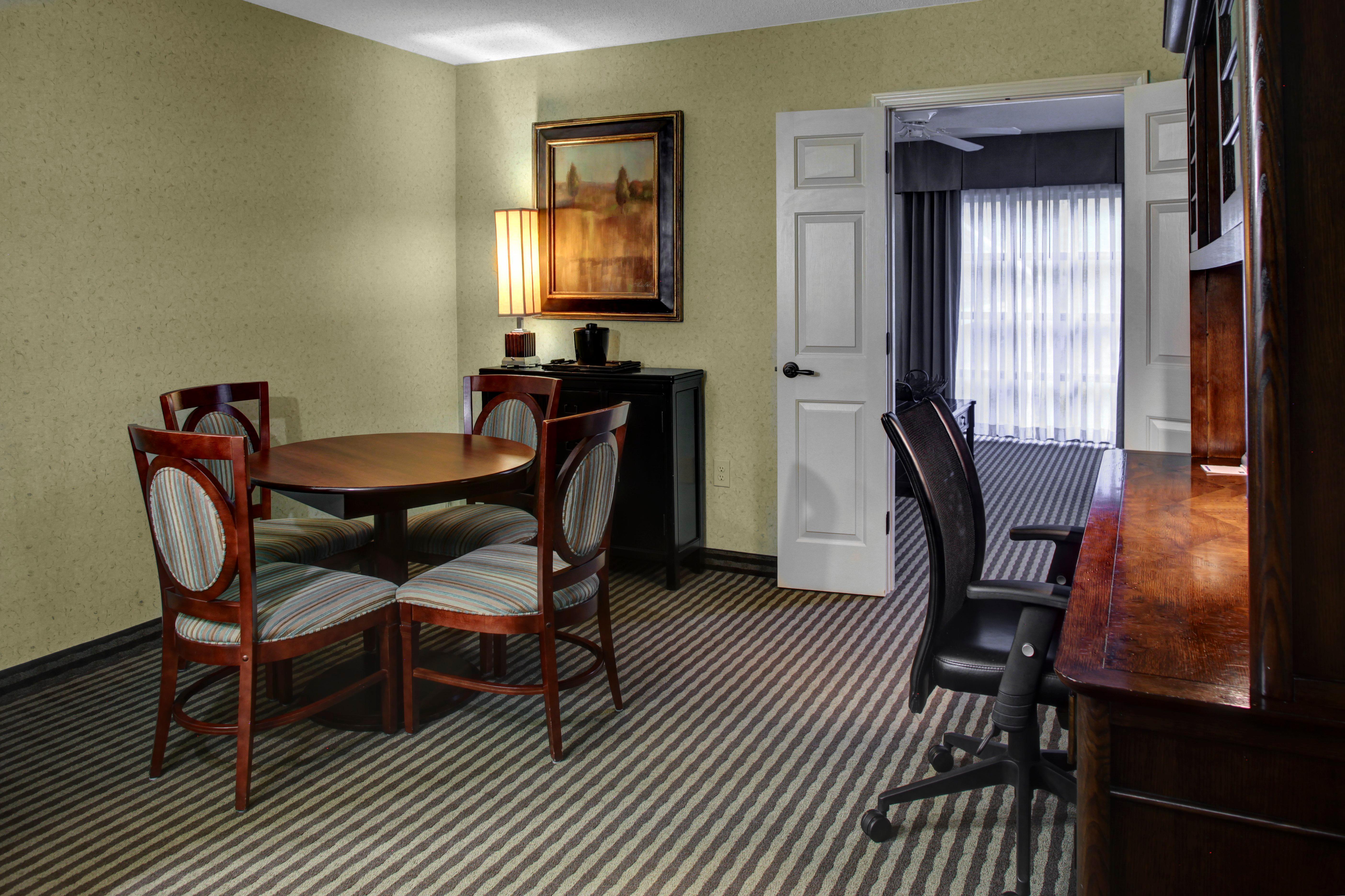 Holiday Inn Express Hotel & Suites Atlanta Buckhead By Ihg Exteriör bild